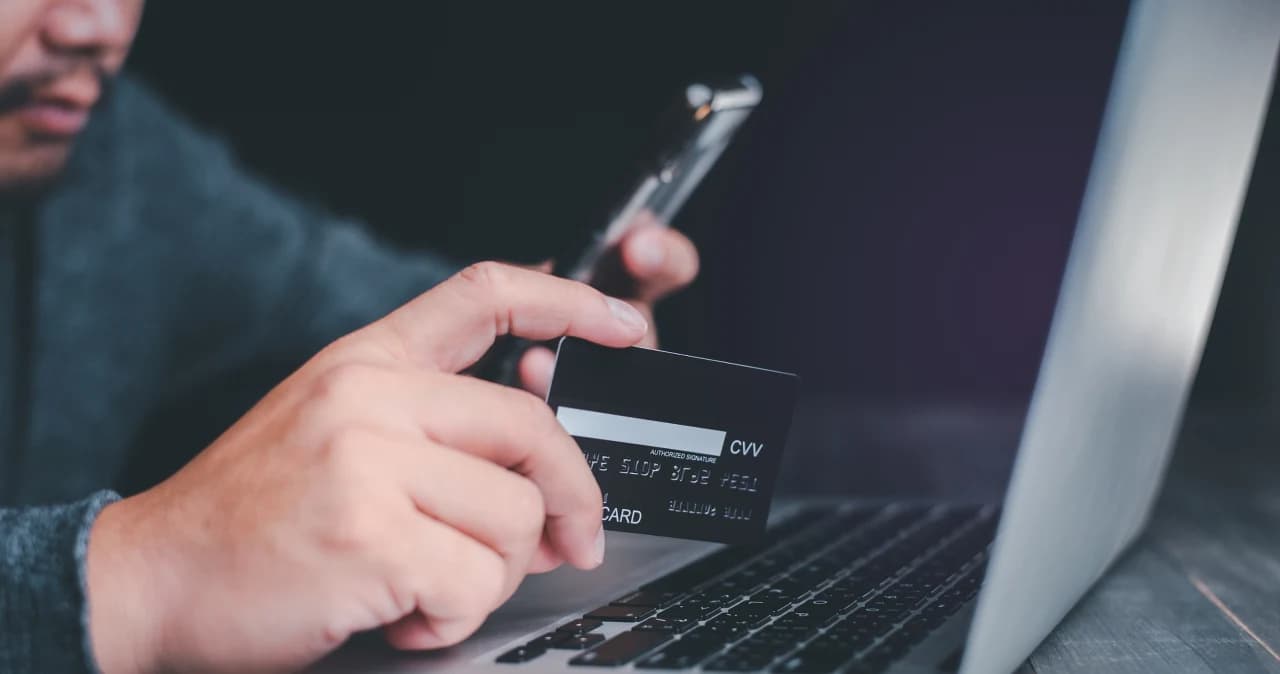 Oszustwa internetowe: Jak Polacy mogą odzyskać pieniądze